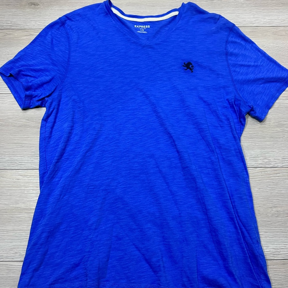 Express V-neck Tee